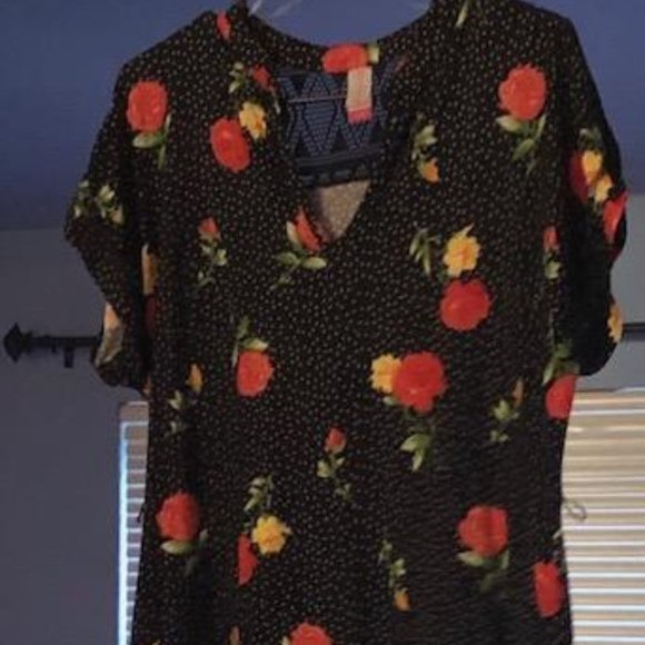 ONE SKIRT, ONE LULAROE DRESS, AND NICE TOPS - Picture 11 of 12